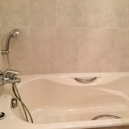 Front Luxury Near Airport Apartment *