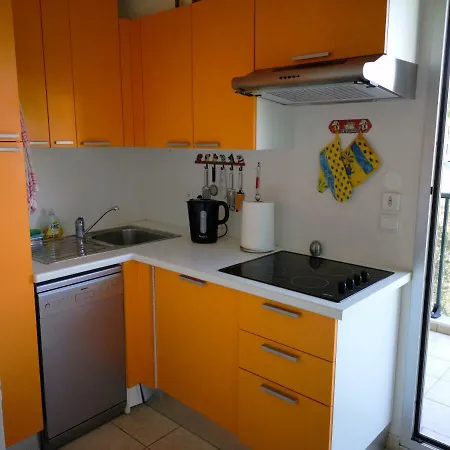 Front Luxury Near Airport Apartment